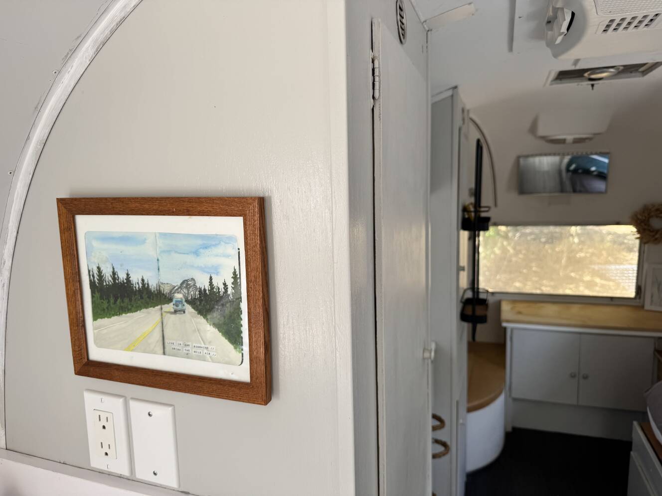 A photo of this 1963 Airstream SAFARI 22