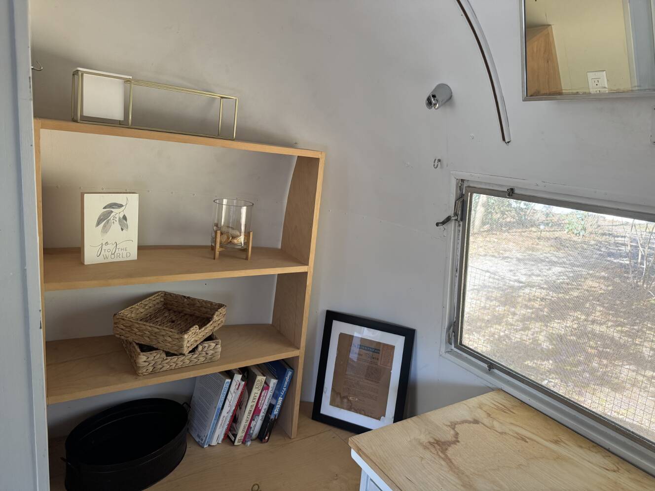 A photo of this 1963 Airstream SAFARI 22