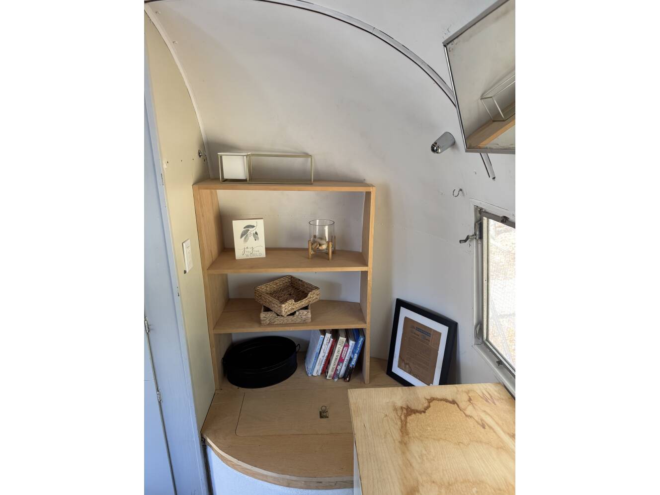 A photo of this 1963 Airstream SAFARI 22