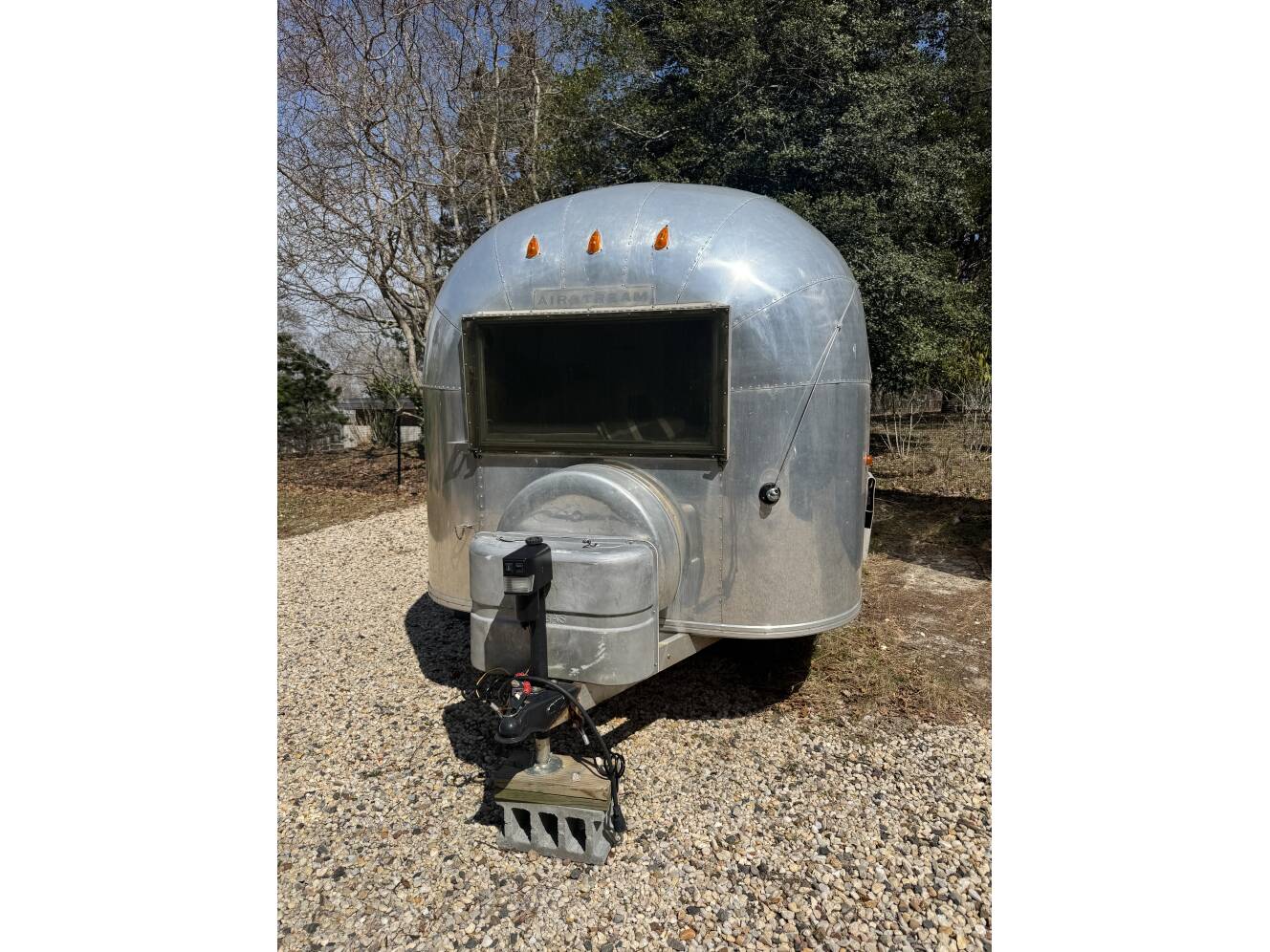 A photo of this 1963 Airstream SAFARI 22