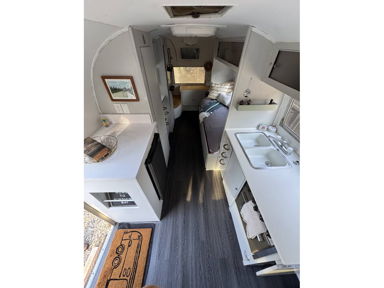 A photo of this 1963 Airstream SAFARI 22