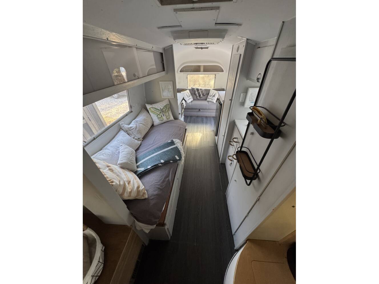 A photo of this 1963 Airstream SAFARI 22