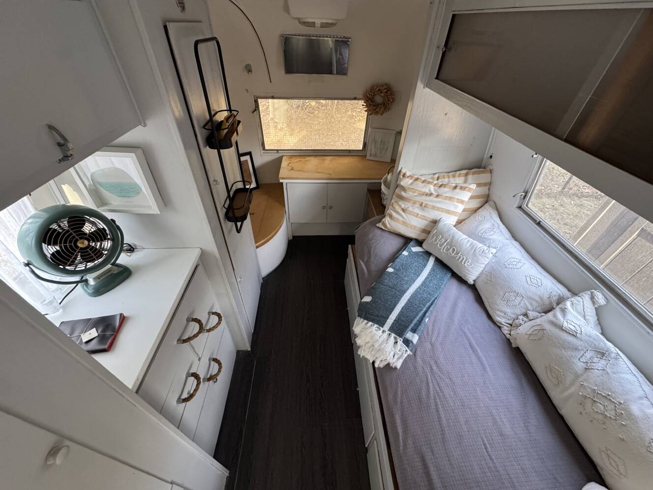 A photo of this 1963 Airstream SAFARI 22
