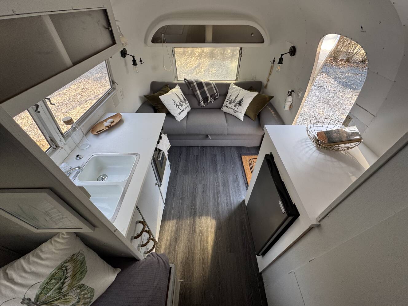 A photo of this 1963 Airstream SAFARI 22