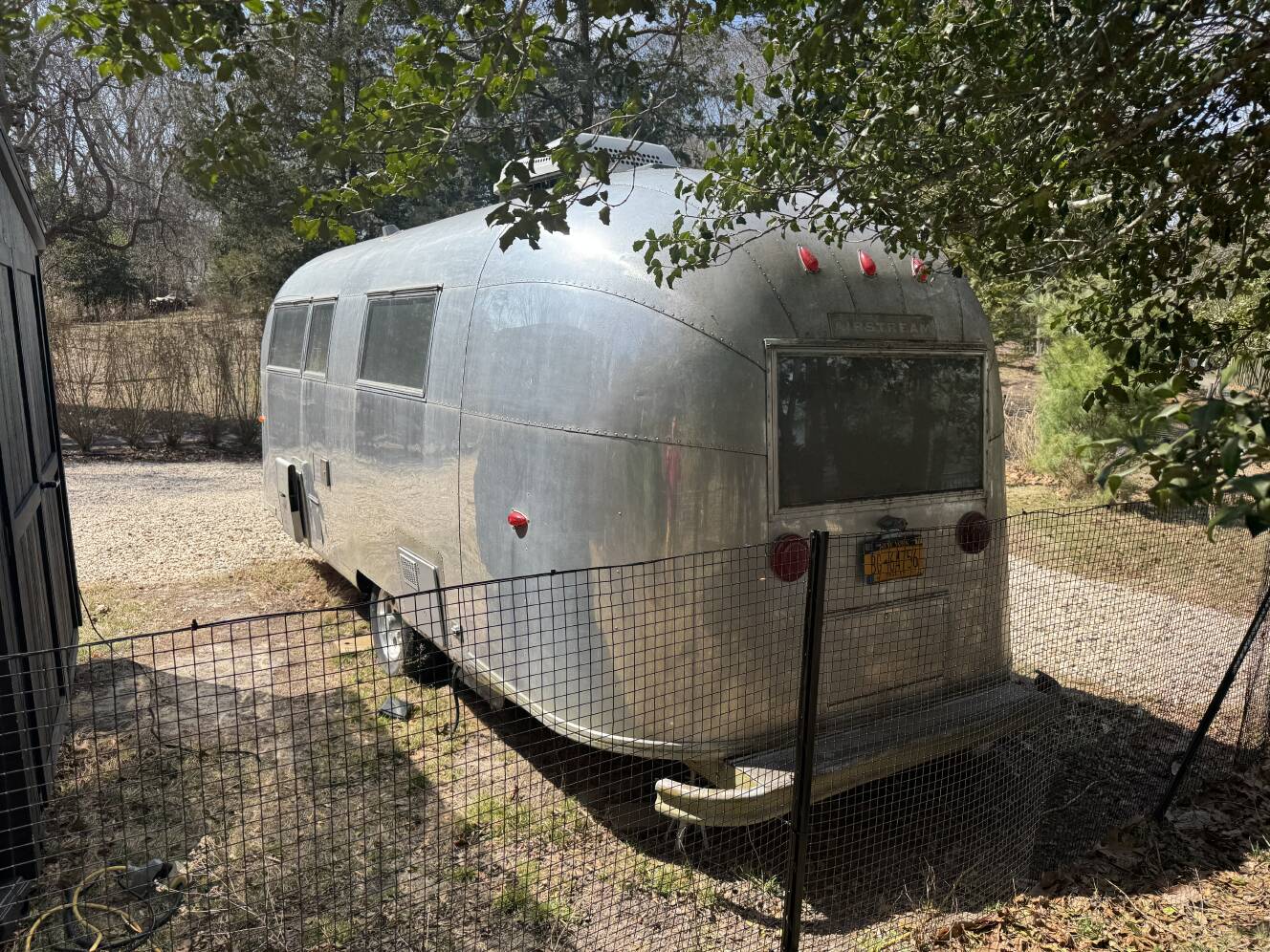 A photo of this 1963 Airstream SAFARI 22