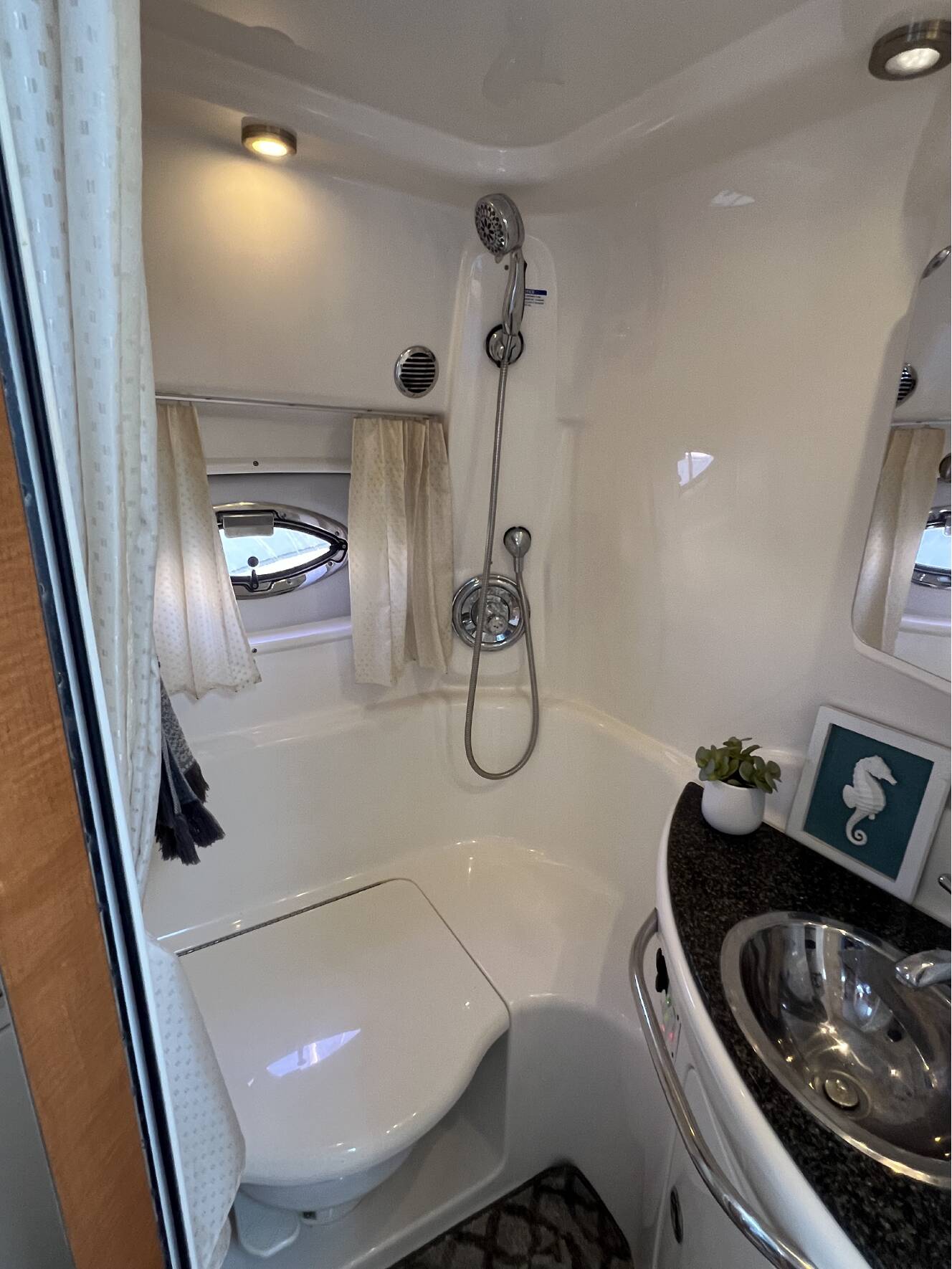 A photo of this 2007 Chaparral Signature 330
