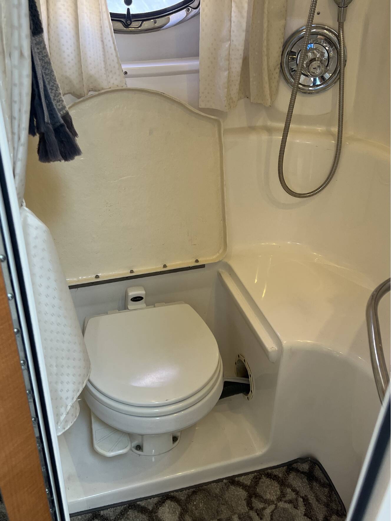A photo of this 2007 Chaparral Signature 330