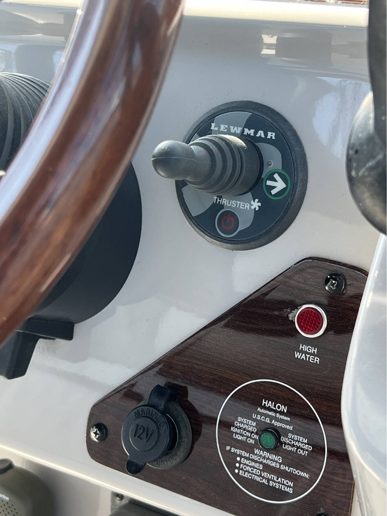 A photo of this 2007 Chaparral Signature 330