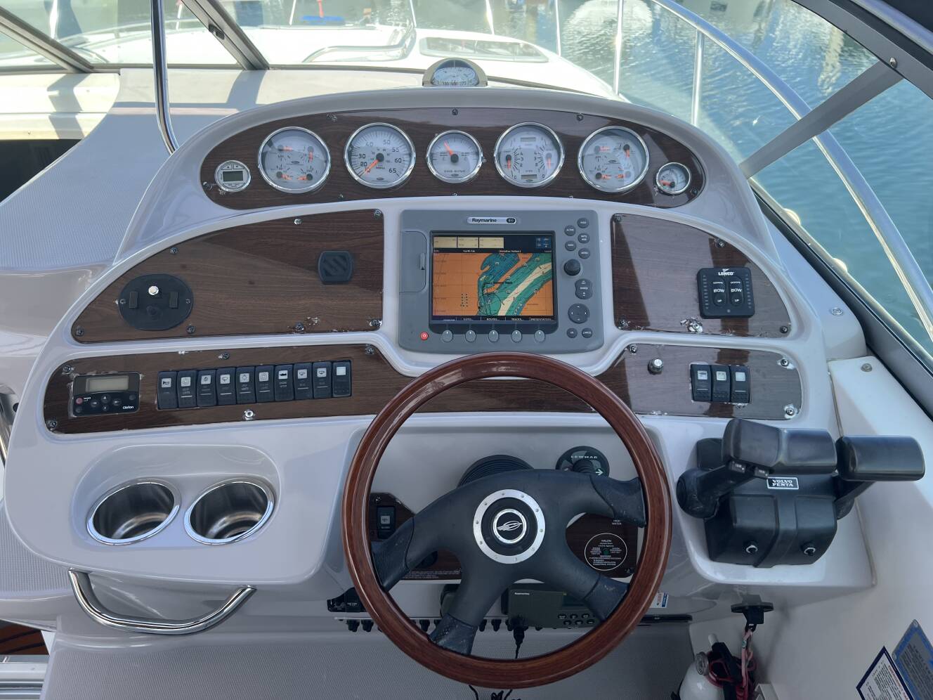 A photo of this 2007 Chaparral Signature 330
