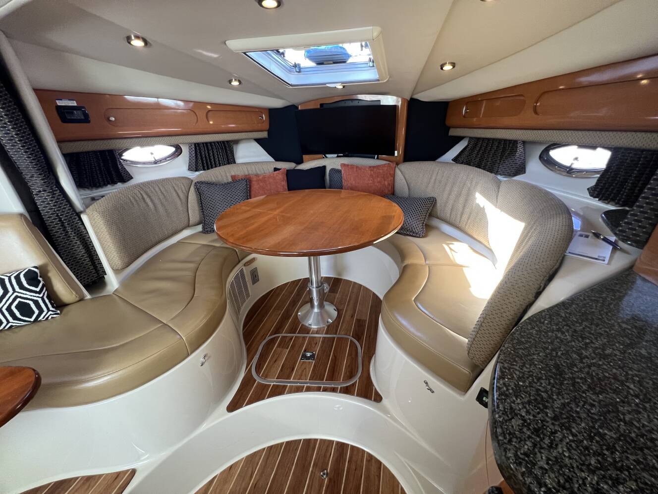 A photo of this 2007 Chaparral Signature 330