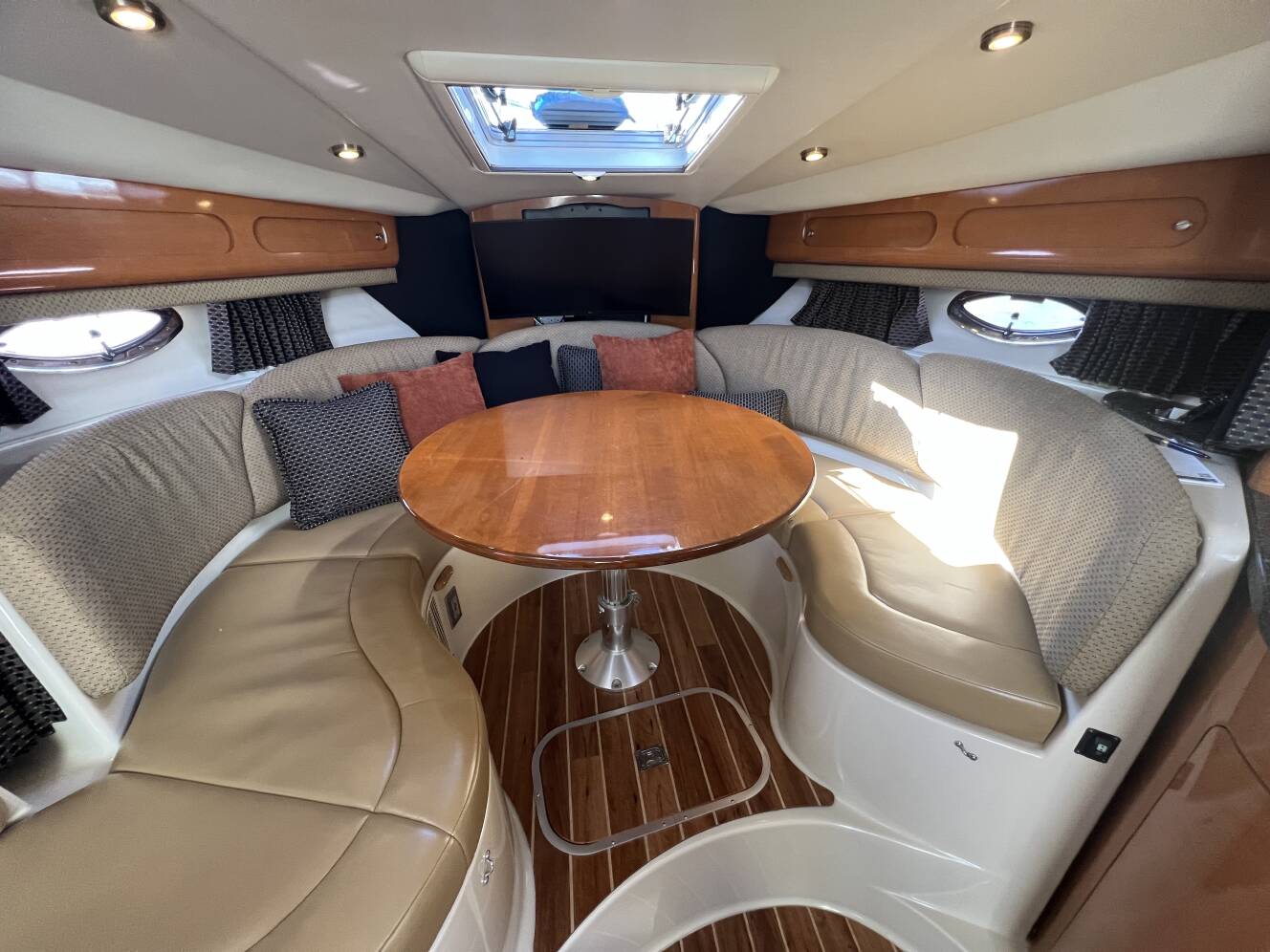A photo of this 2007 Chaparral Signature 330