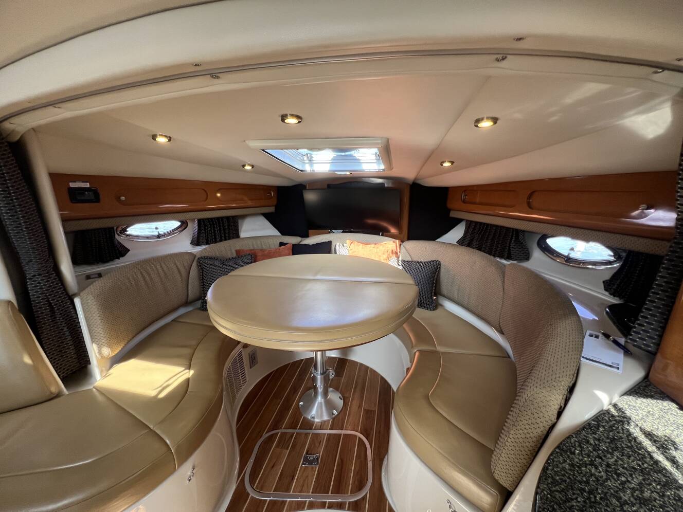 A photo of this 2007 Chaparral Signature 330