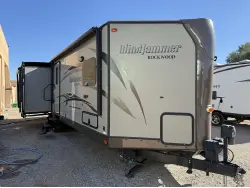 2015 FOREST RIVER ROCKWOOD WINDJAMMER 3029W