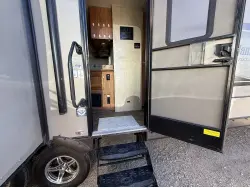 2015 FOREST RIVER ROCKWOOD WINDJAMMER 3029W
