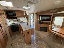 2015 FOREST RIVER ROCKWOOD WINDJAMMER 3029W