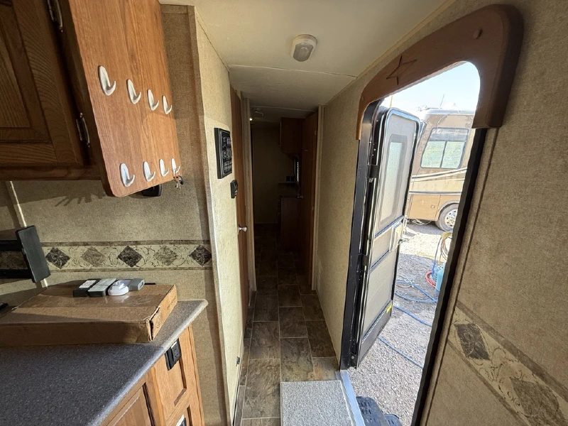 2015 FOREST RIVER ROCKWOOD WINDJAMMER 3029W