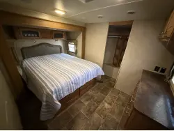 2015 FOREST RIVER ROCKWOOD WINDJAMMER 3029W