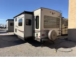 2015 FOREST RIVER ROCKWOOD WINDJAMMER 3029W