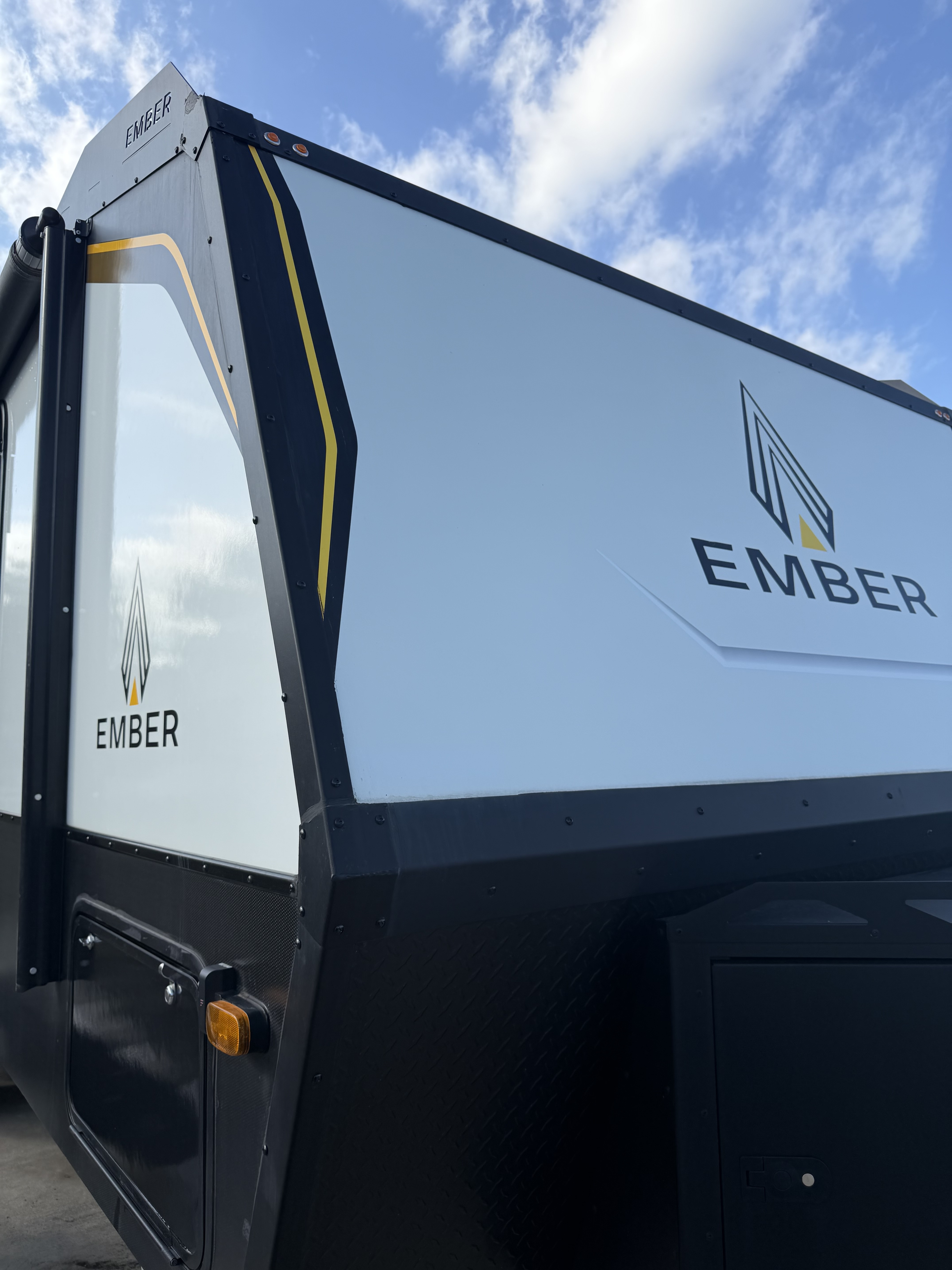 2023 Ember Rv OVERLAND SERIES 221MSL in tampa FL