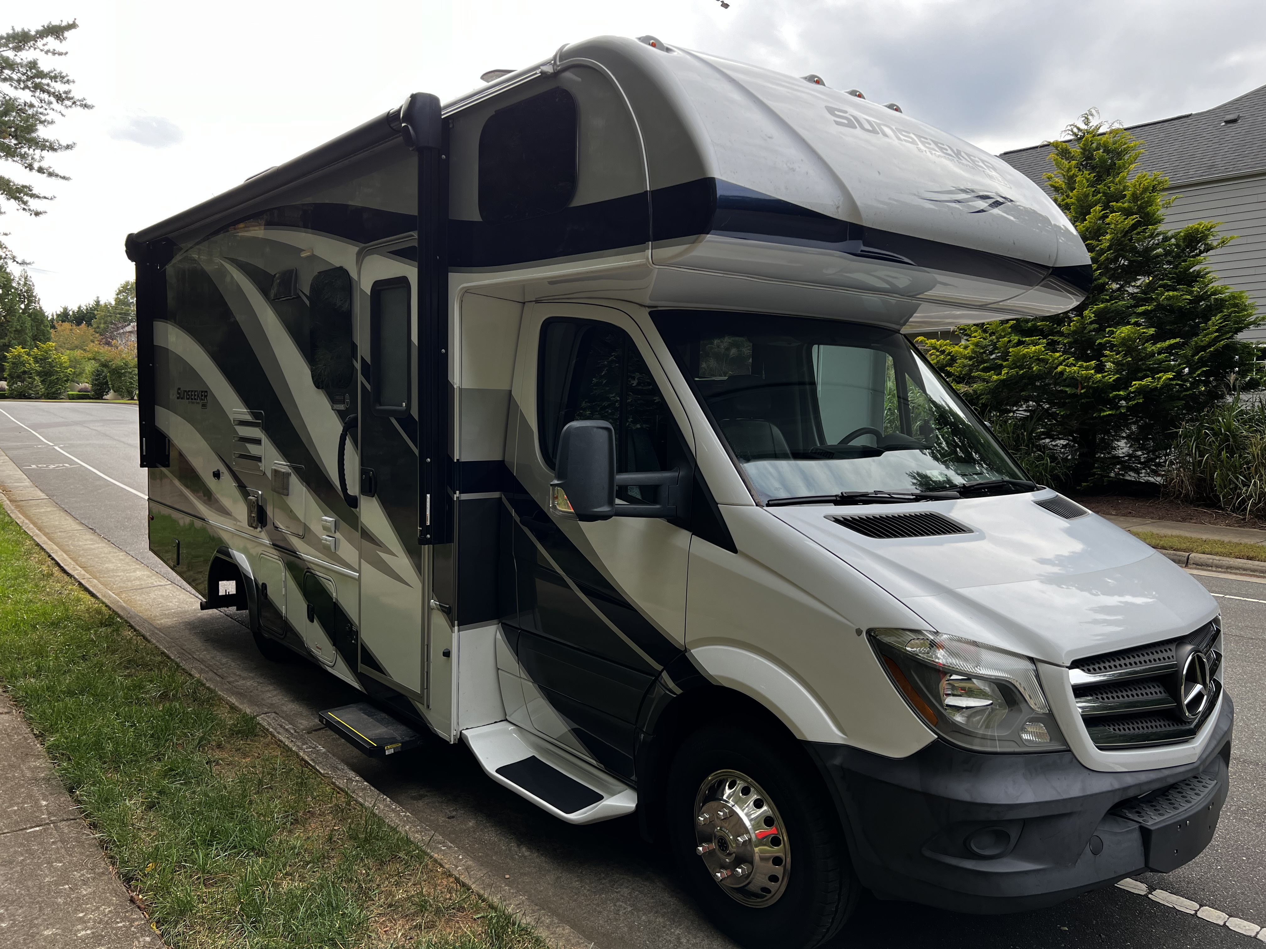2019 Forest River SUNSEEKER 2400W MBS in chapel hill NC
