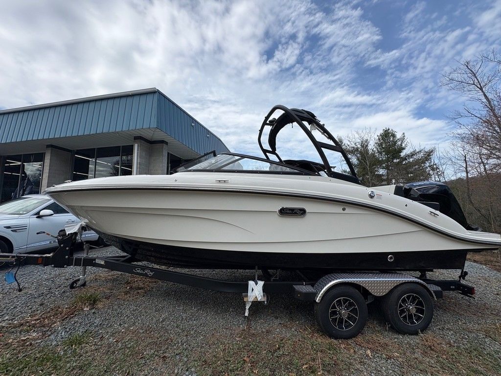 2026 Sea Ray SPX 210 Outboard in greentown PA