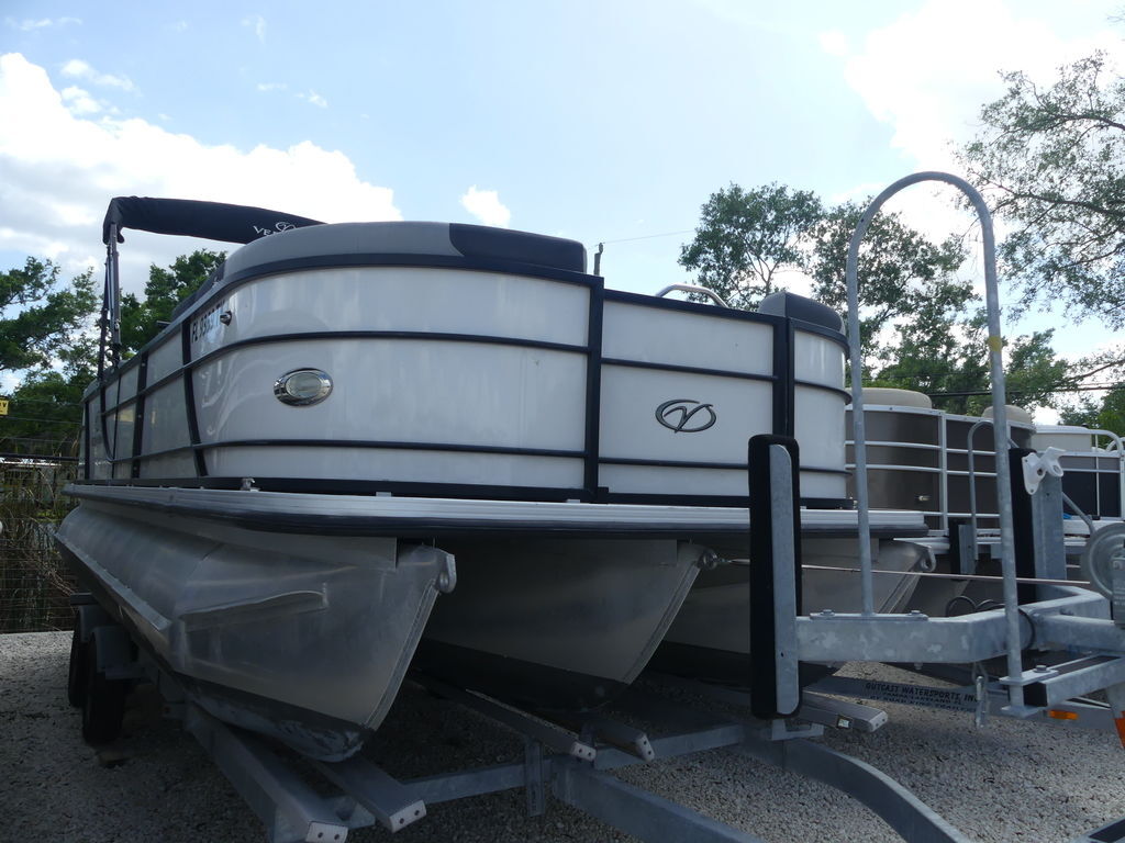 2022 Veranda VR22RC Tri-Toon in bradenton FL
