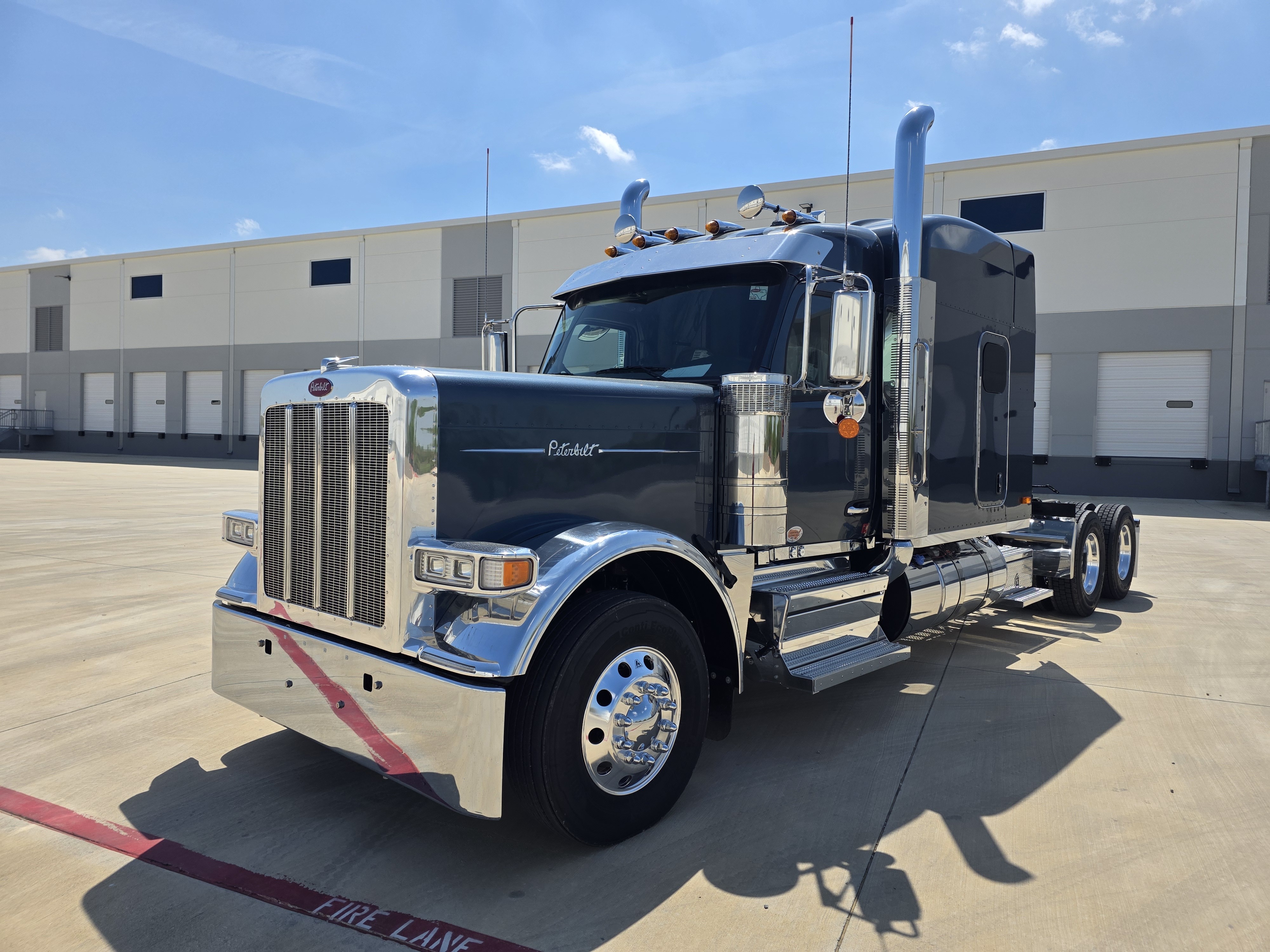 2027 PETERBILT 589 in Dunn, NC