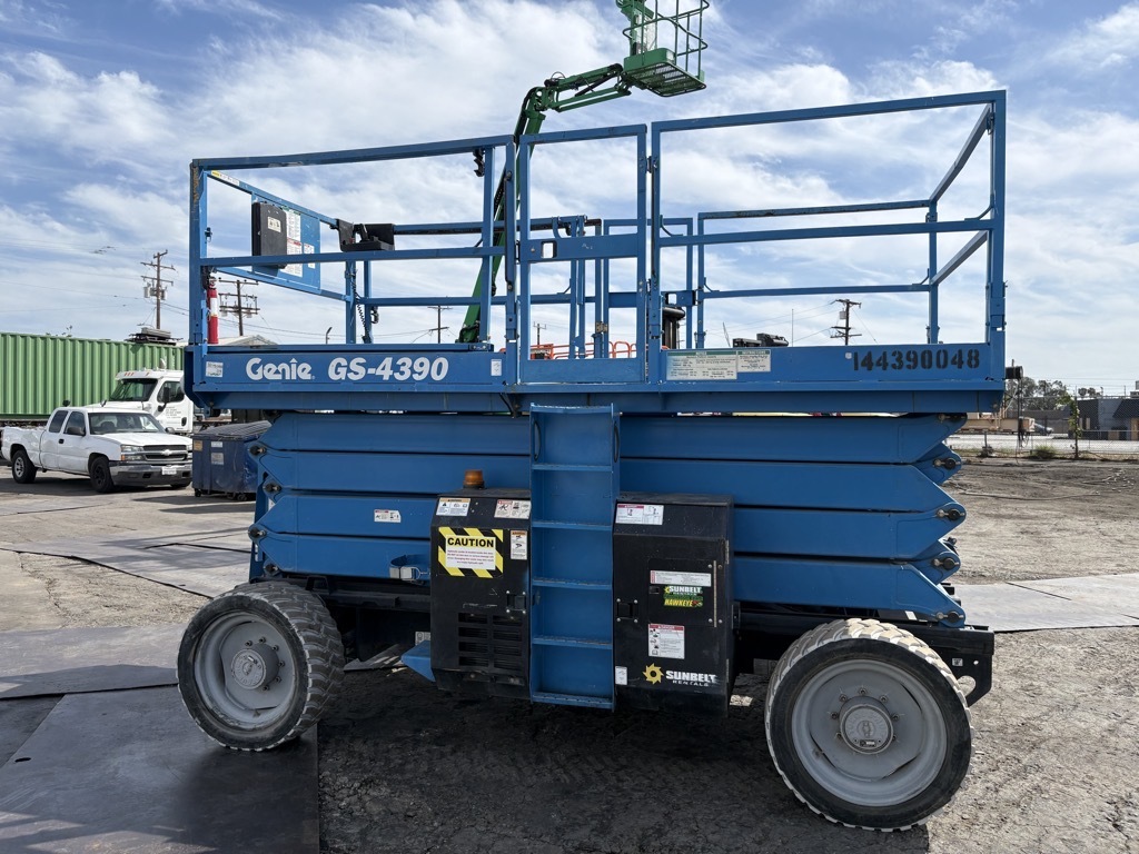 2014 GENIE GS-4390 RT in Montebello, CA