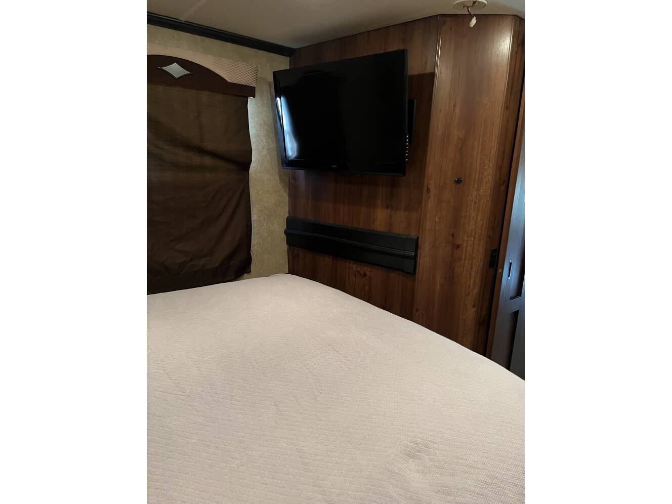 A photo of this 2013 Fleetwood EXCURSION 33A