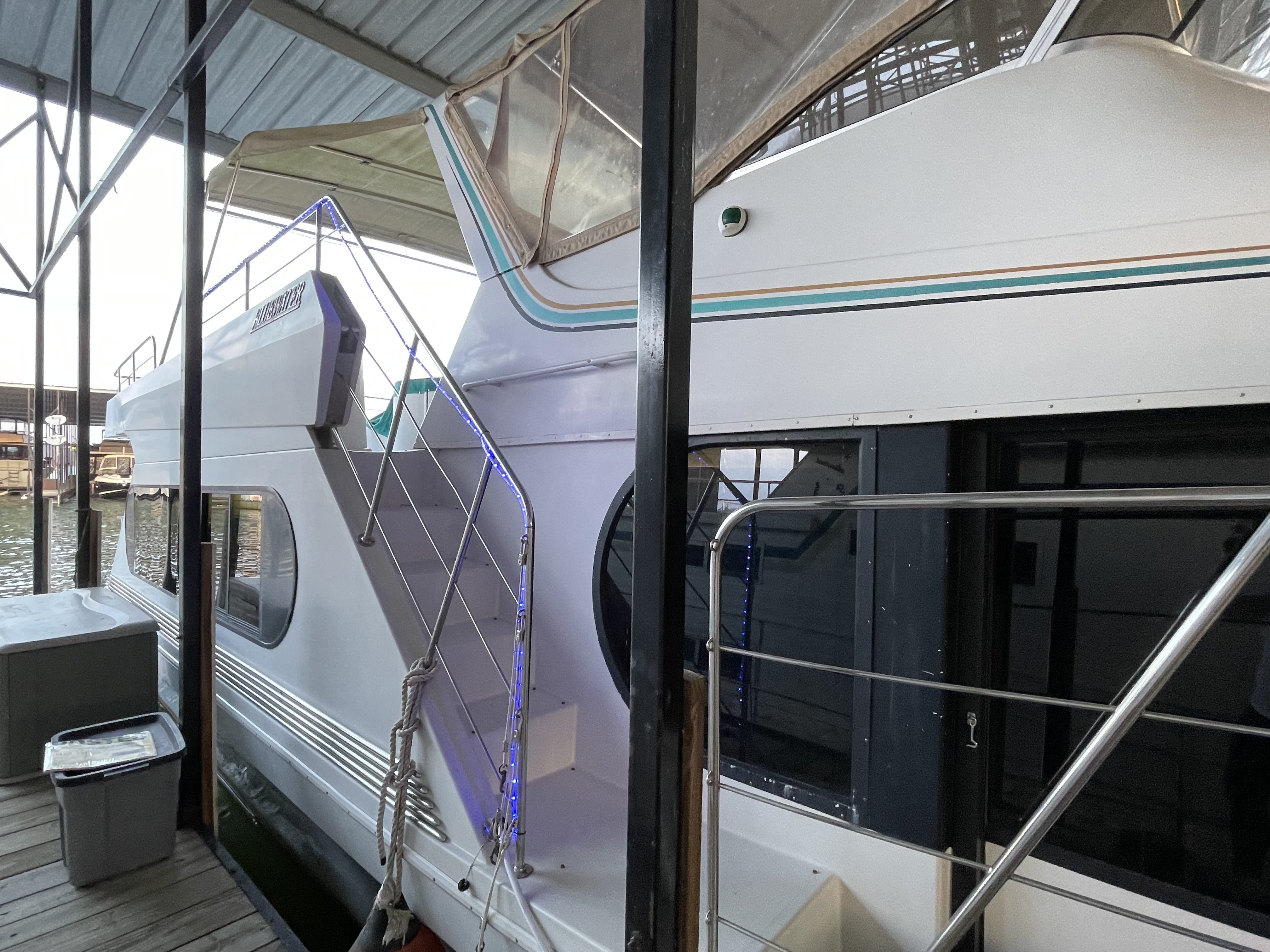 1997 Bluewater Yachts CUSTOM in holly MI