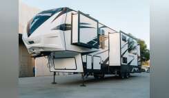 2019 Dutchmen VOLTAGE 3705 RV