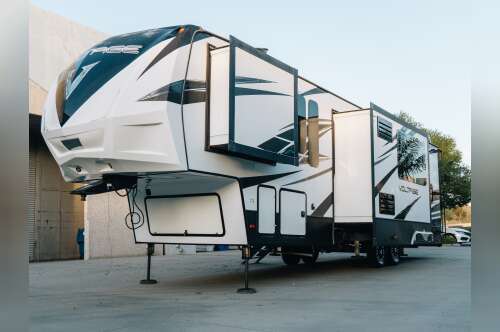 2019 Dutchmen VOLTAGE 3705 in ranco cucamoga CA