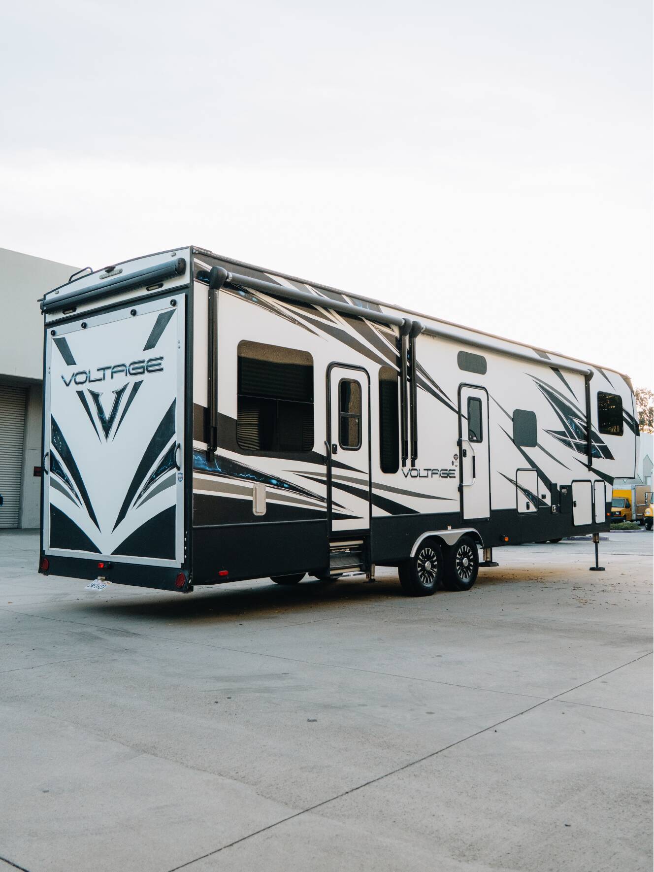 A photo of this 2019 Dutchmen VOLTAGE 3705