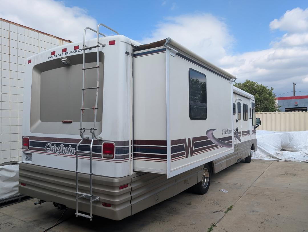 1999 Winnebago CHIEFTAIN 35U in upland CA