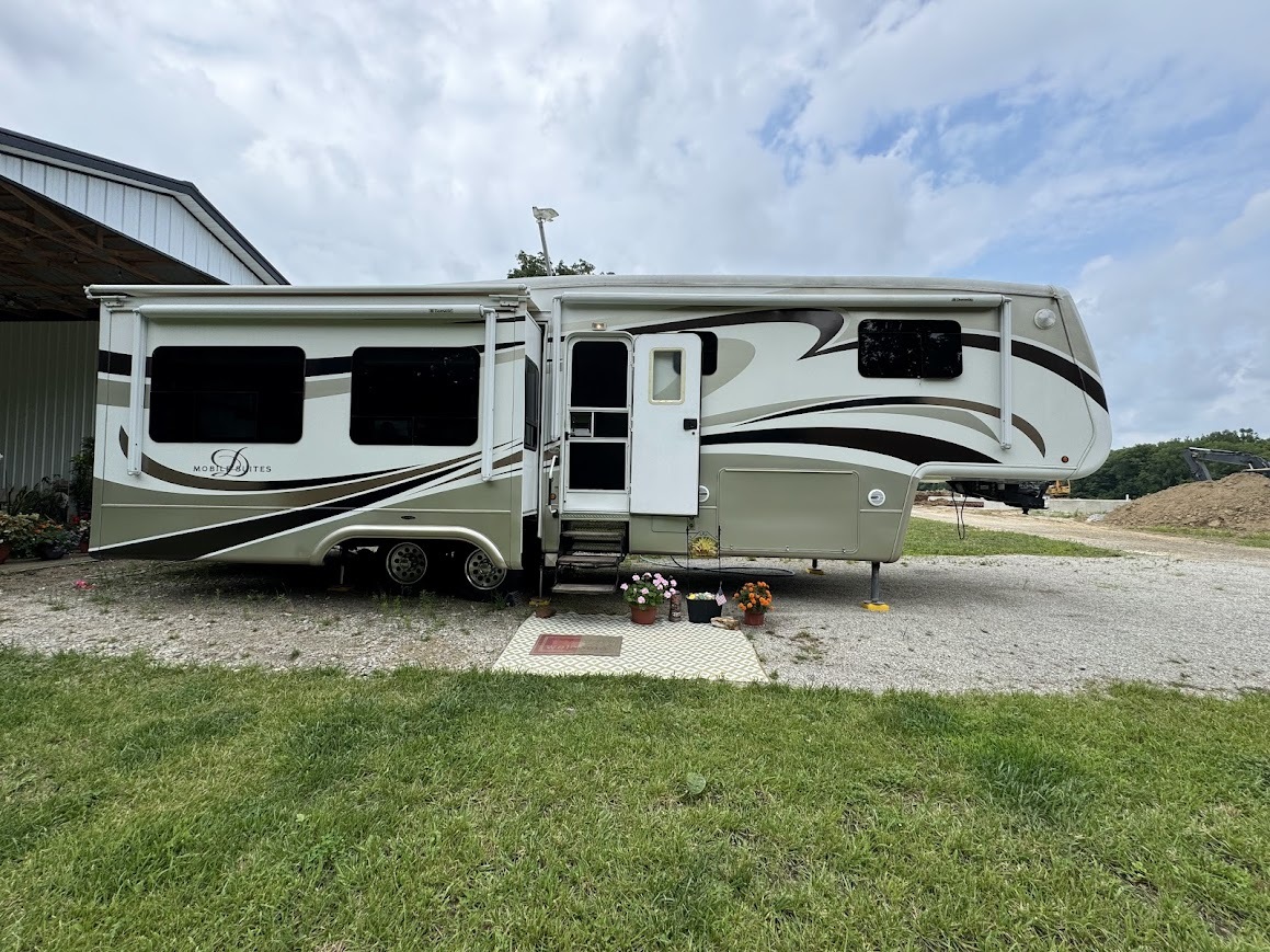 2009 DRV MOBILE SUITES 36RE3 in wakeman OH