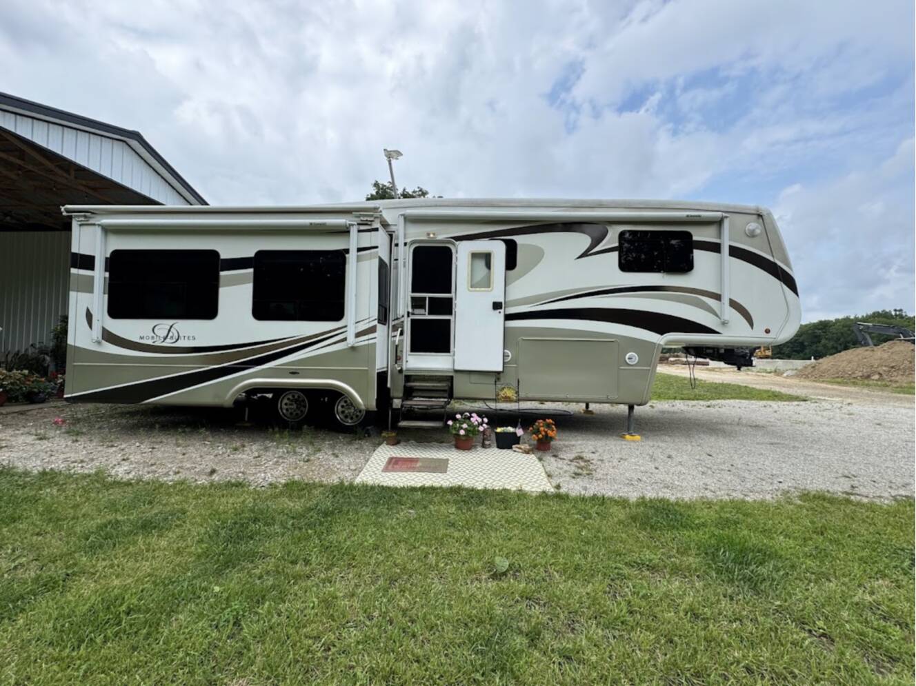 A photo of this 2009 DRV MOBILE SUITES 36RE3