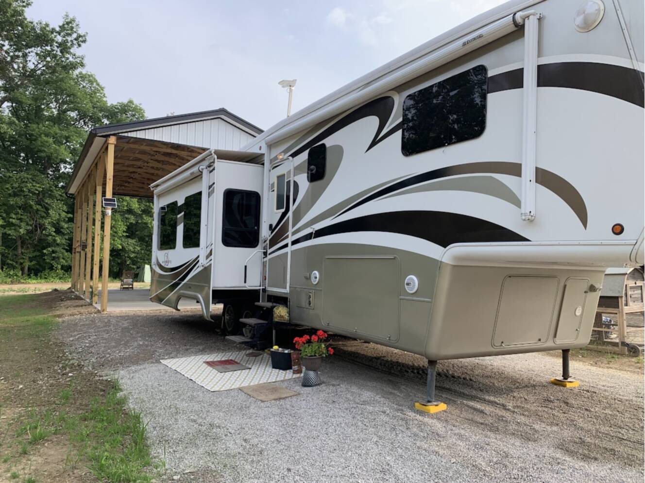 A photo of this 2009 DRV MOBILE SUITES 36RE3