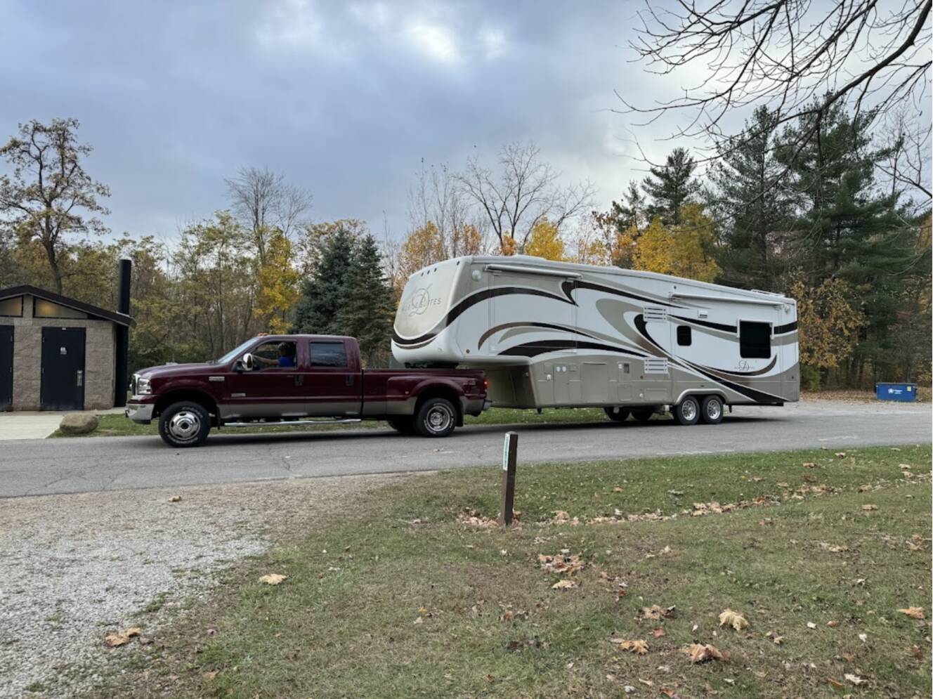 A photo of this 2009 DRV MOBILE SUITES 36RE3