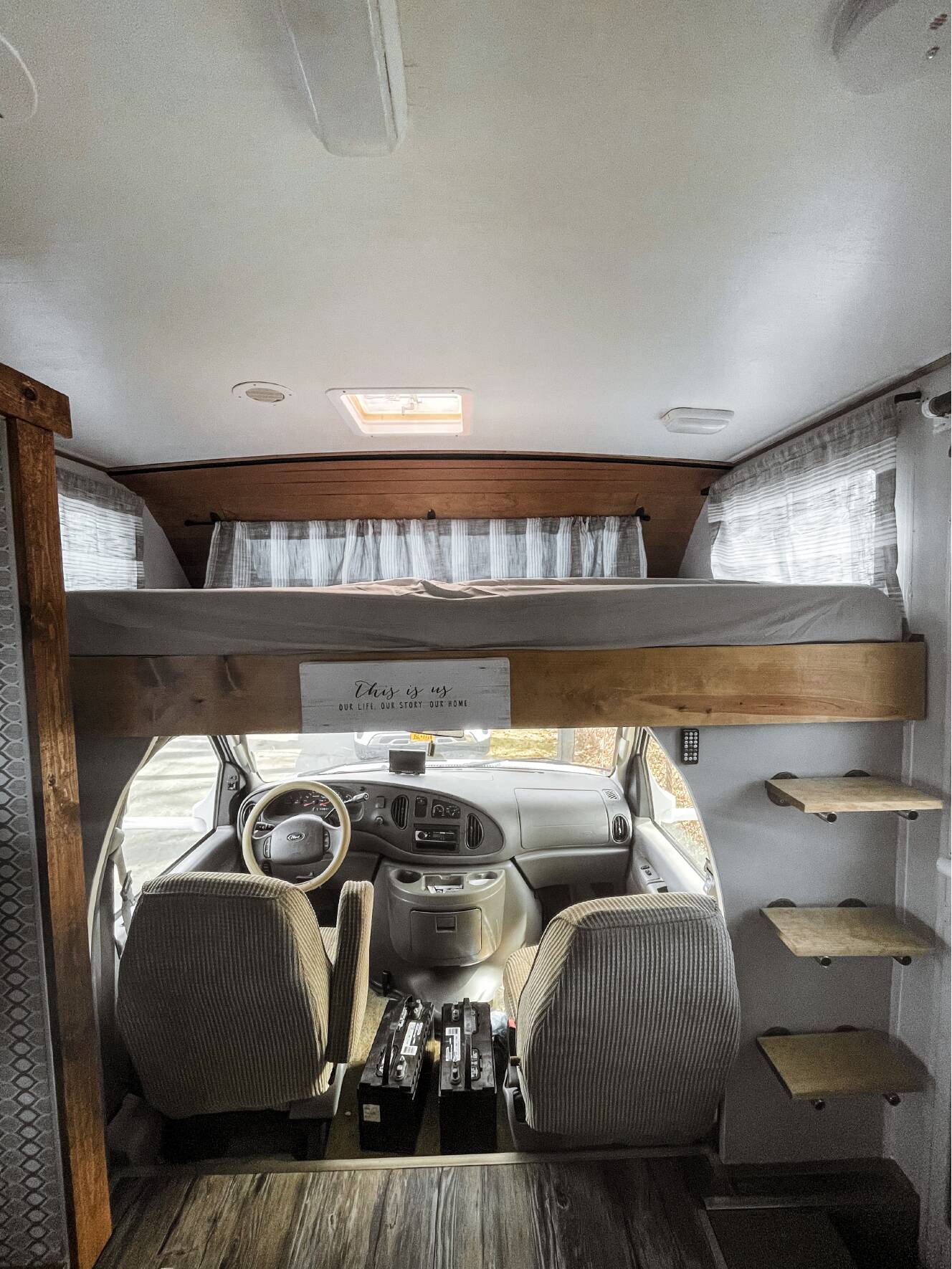 A photo of this 2005 Winnebago ITASCA SPIRIT 31T