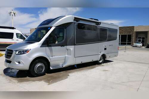2021 Leisure Travel UNITY MB in los angeles CA