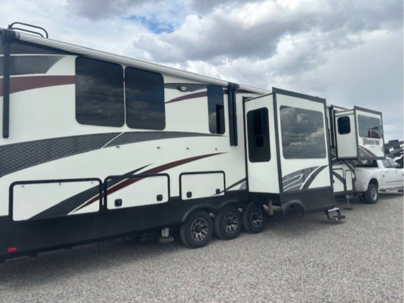 A photo of this 2017 Grand Design Momentum 376