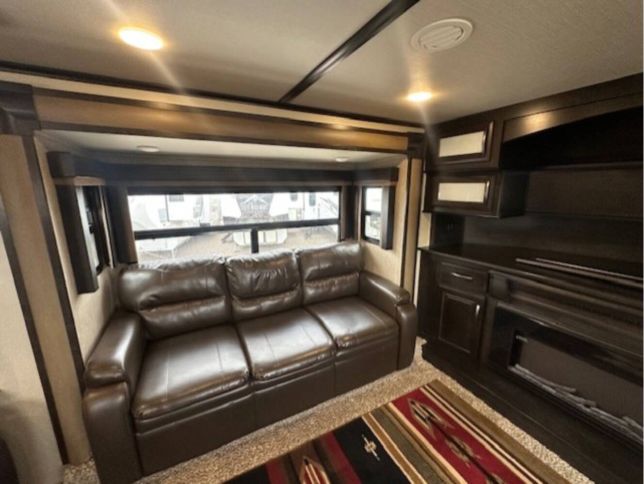 A photo of this 2017 Grand Design Momentum 376
