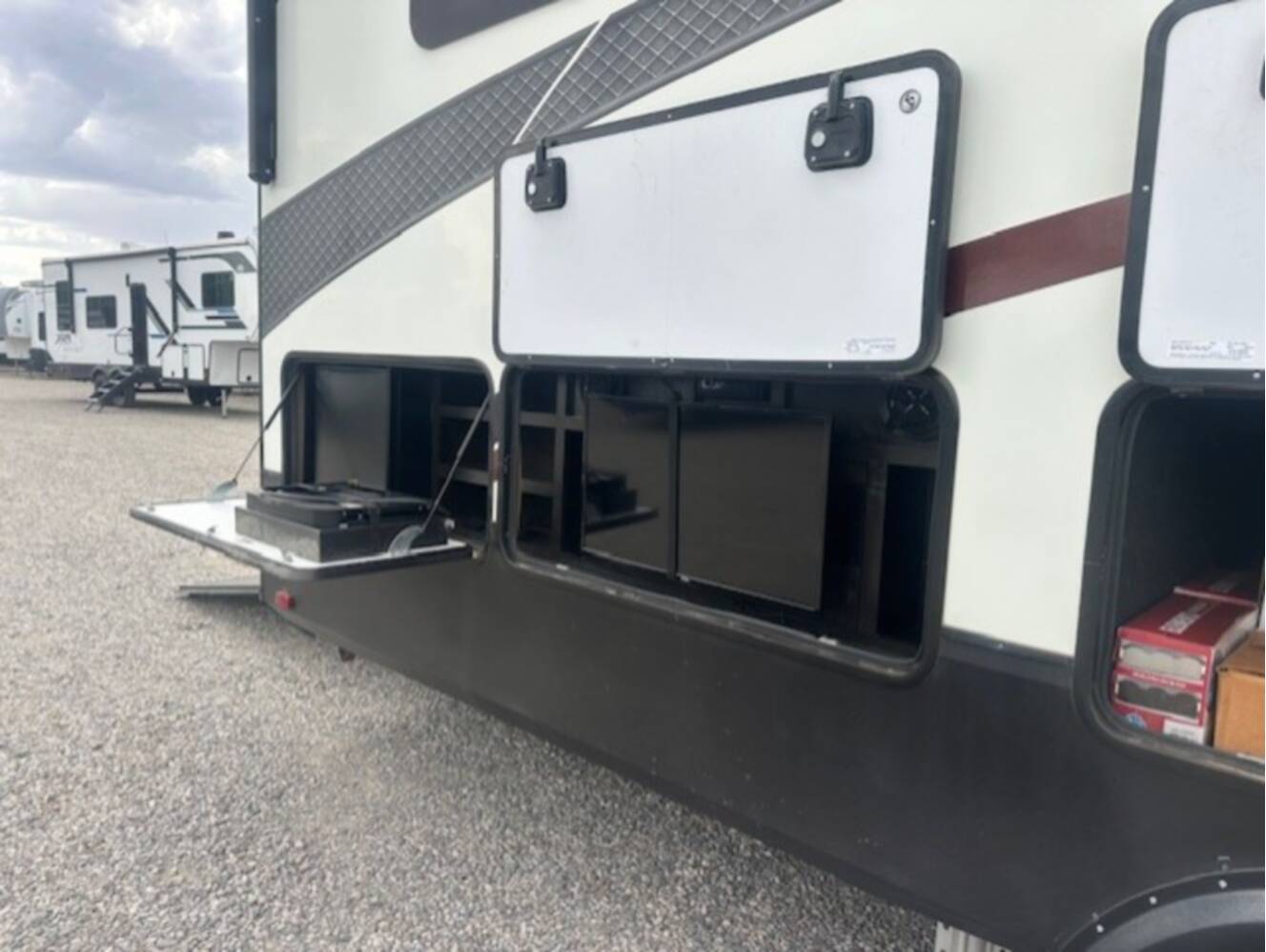 A photo of this 2017 Grand Design Momentum 376