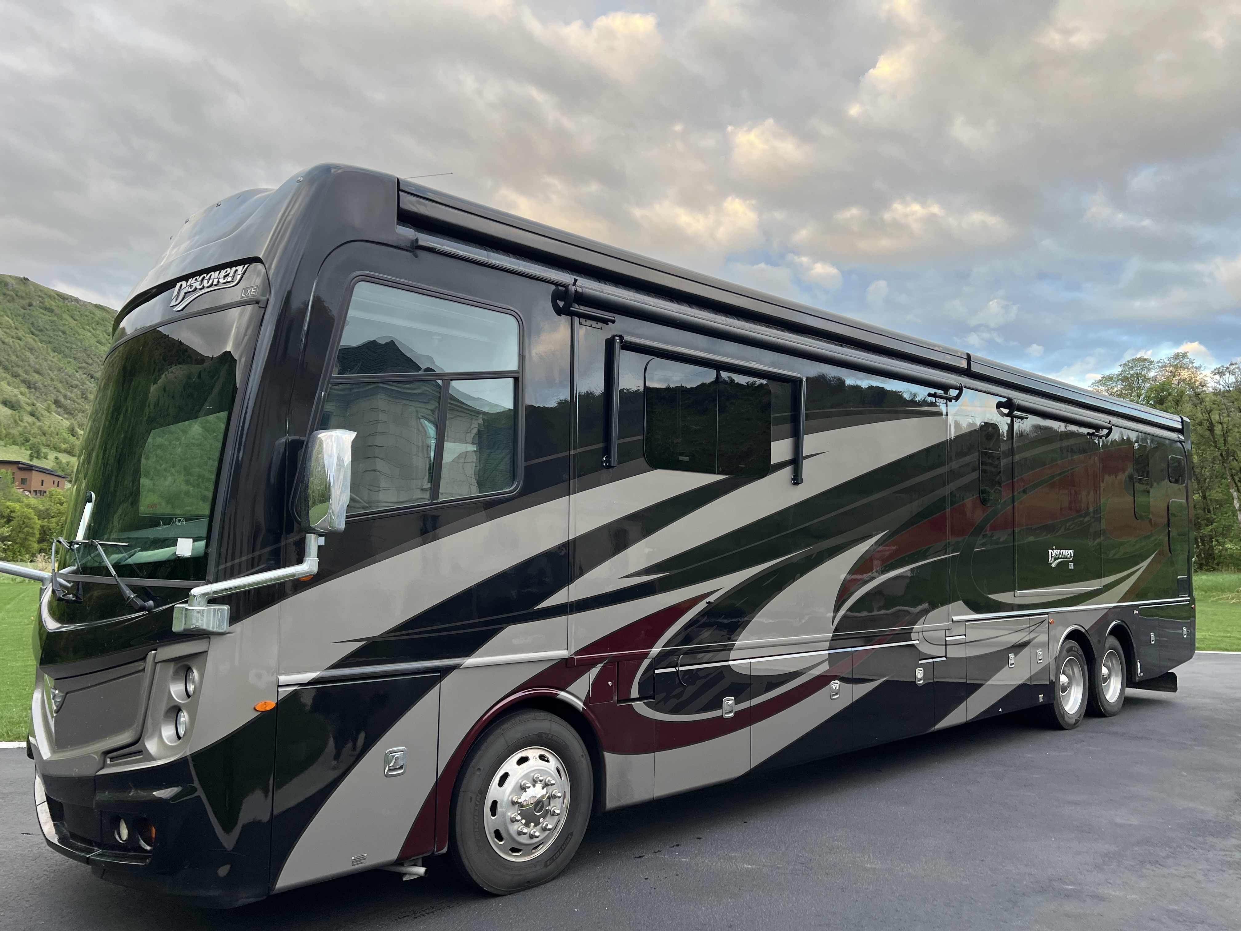 2019 Fleetwood DISCOVERY LXE 44B RV