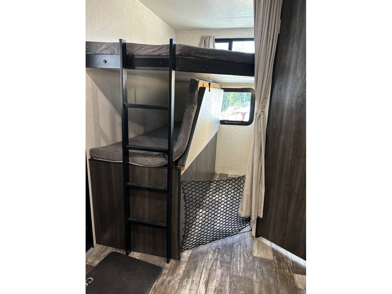 A photo of this 2019 Starcraft SUPER LITE 281BH