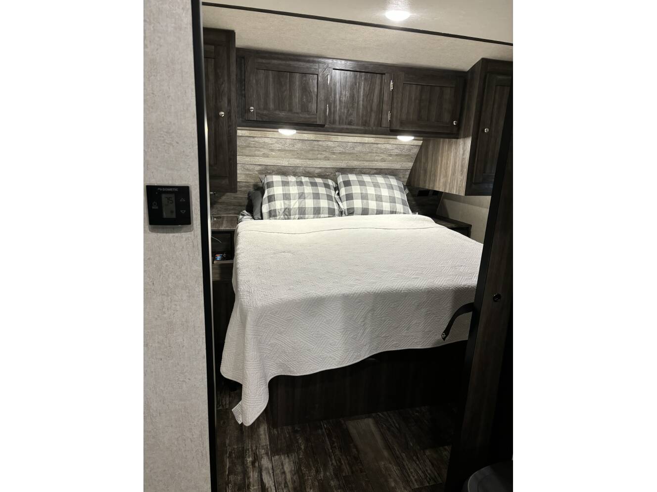 A photo of this 2019 Starcraft SUPER LITE 281BH