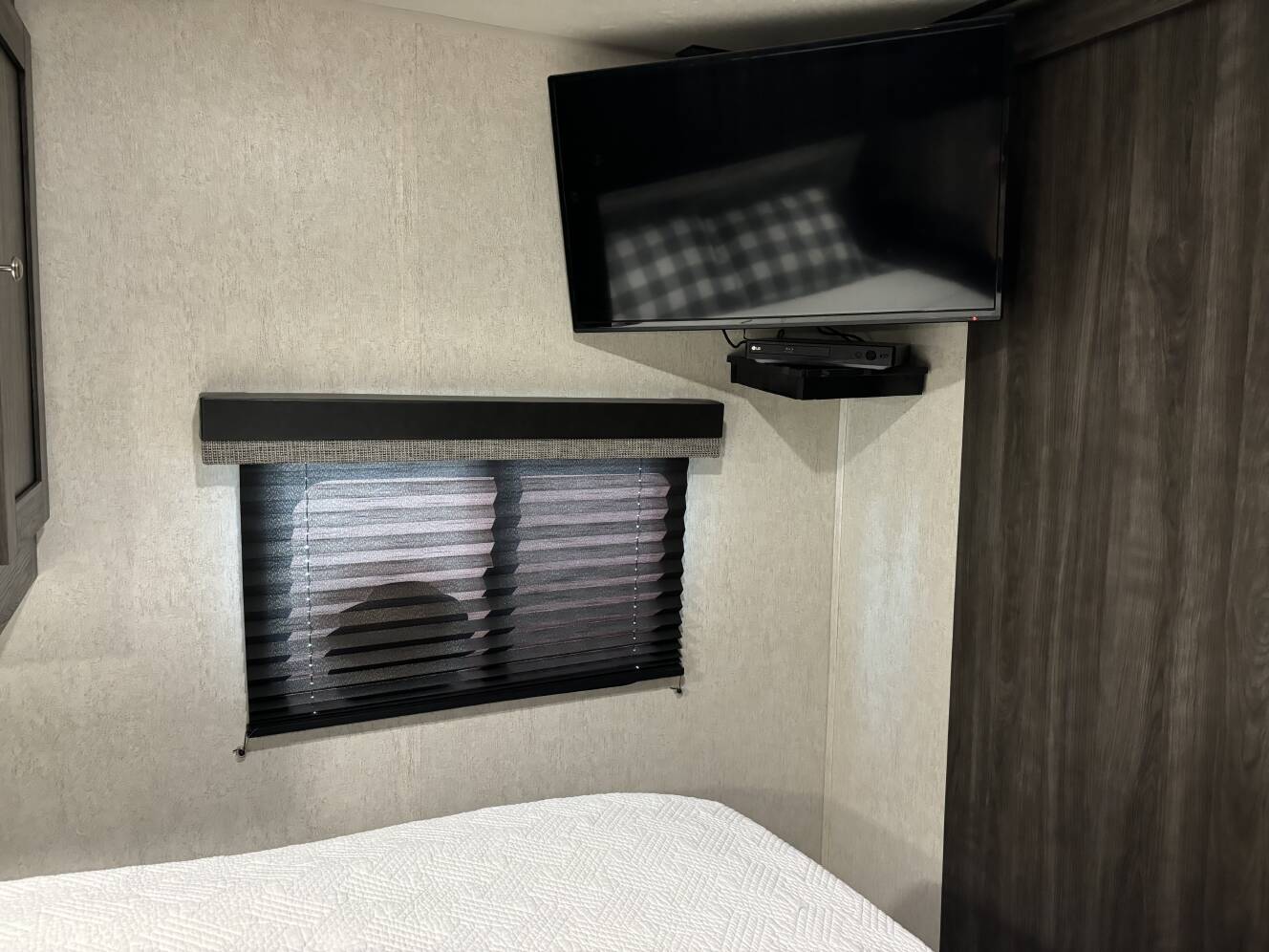 A photo of this 2019 Starcraft SUPER LITE 281BH