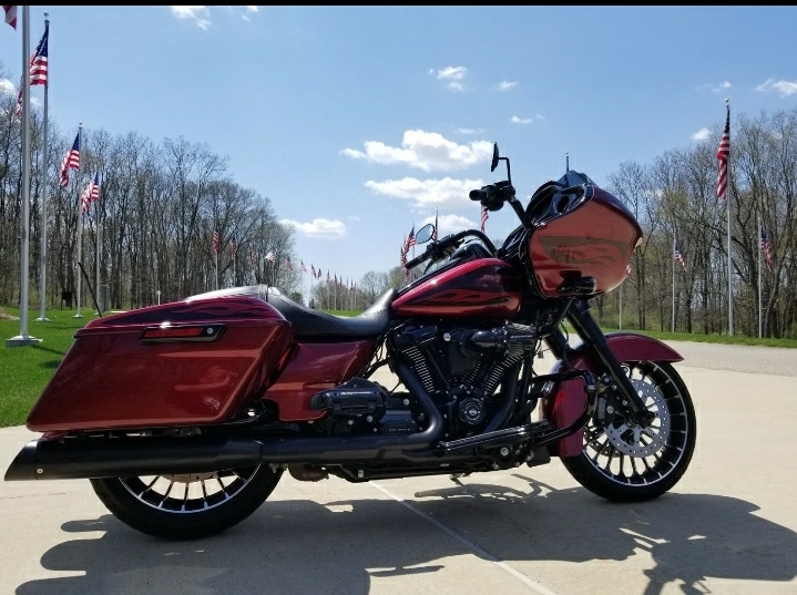 2017 Harley-Davidson ROAD GLIDE® CUSTOM BASE BASE in Augusta, MI