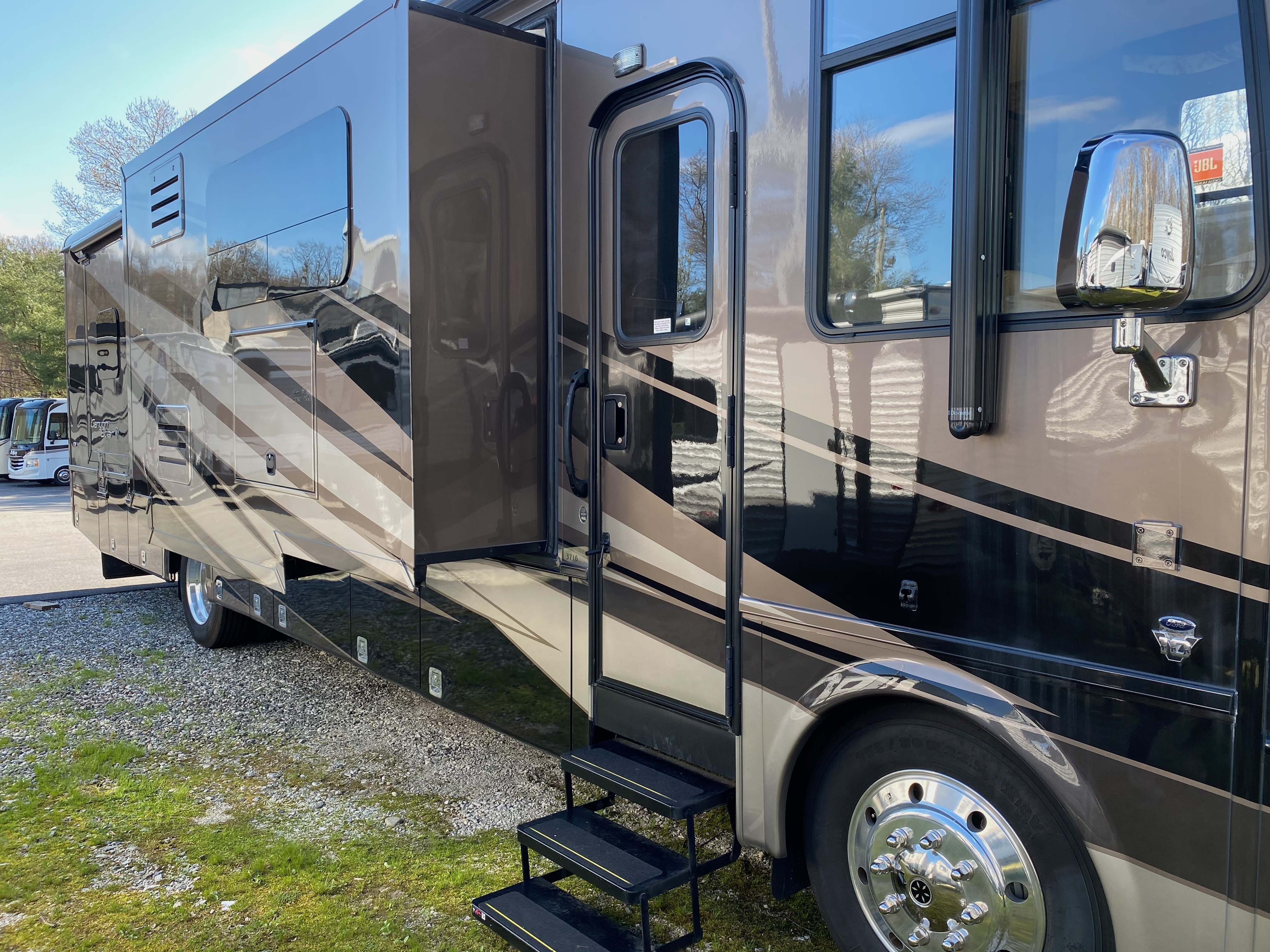 2018 Newmar CANYON STAR 3716 in roan mountain TN