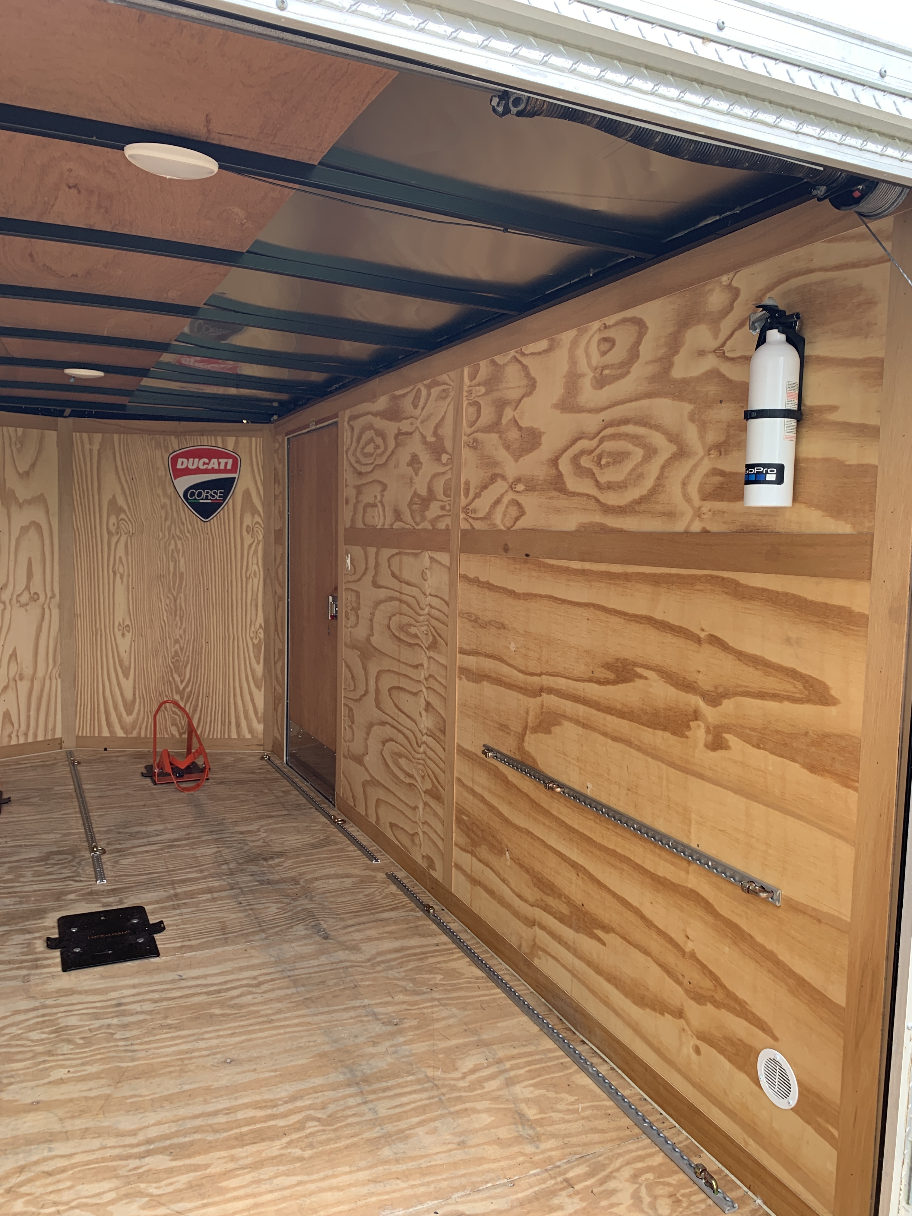 2018 Cargo Mate Enclosed Trailer in clute TX